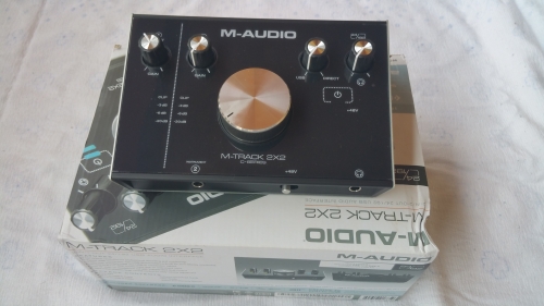 The Camerooncom shop logo